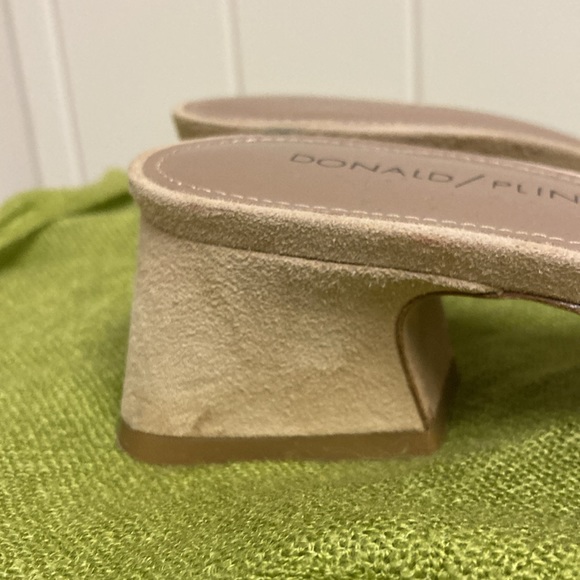 DONALD J PLINER BATE Jewled buckle Tan suede slides size 7 - Picture 4 of 10